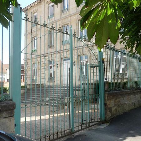 Studio Dans Charmante Batisse De Maitre Compiegnoise كومبيينْيِ المظهر الخارجي الصورة